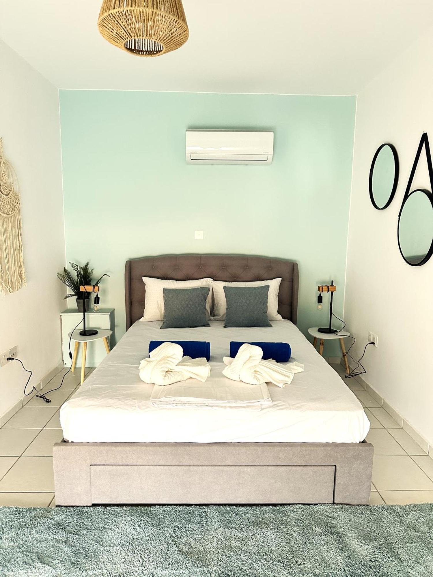 H&O Golden Sun Suite Paphos Exterior foto